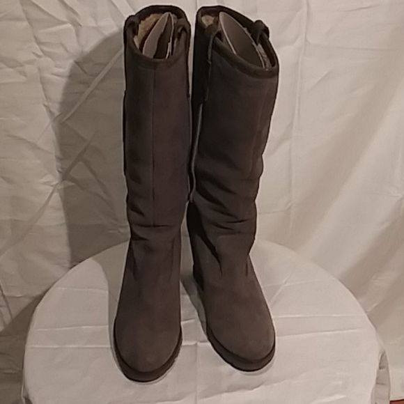 UGG Shoes - Like New Ugg Grey Suede wedge Boots size 7